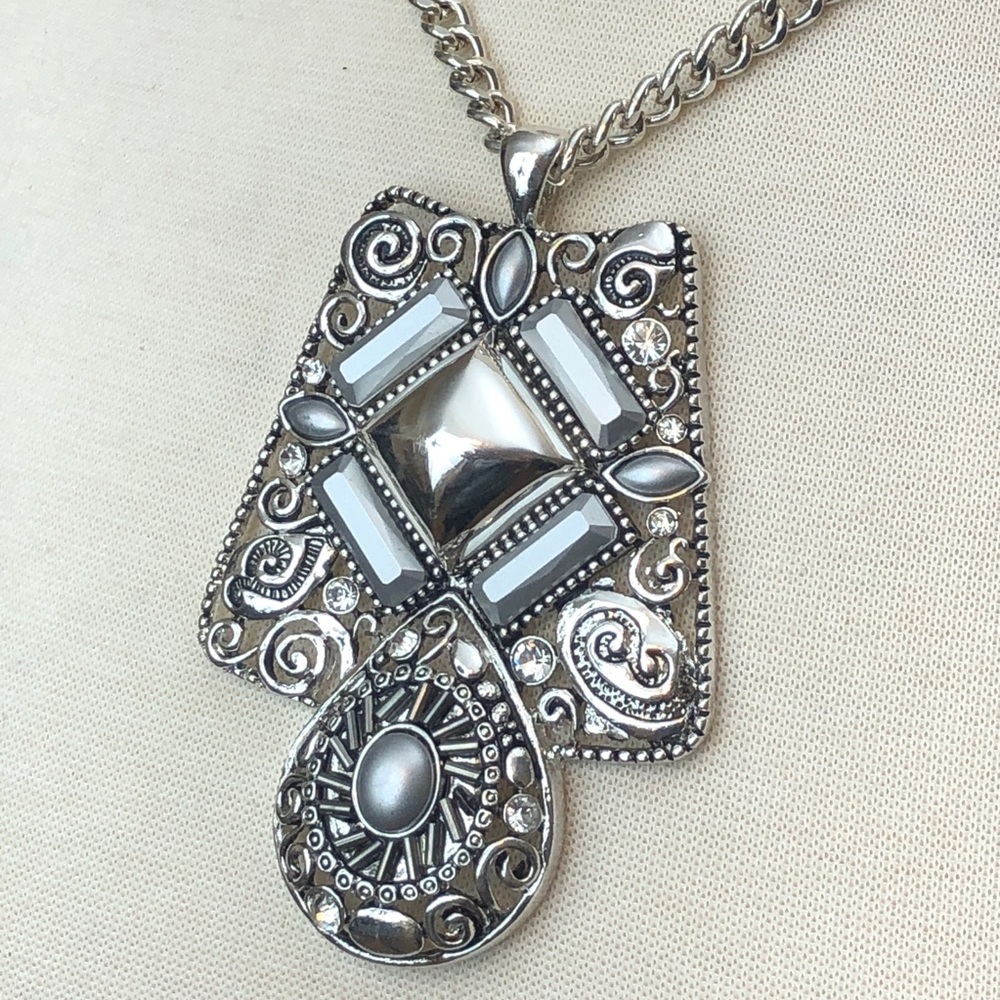 Chunky Abstract Silver Pendant Necklace Set - Picture 4 of 4